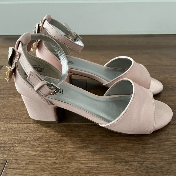 Michael Kors - Girls Gemini Celesta Butterfly Sandal - Picture 3 of 7